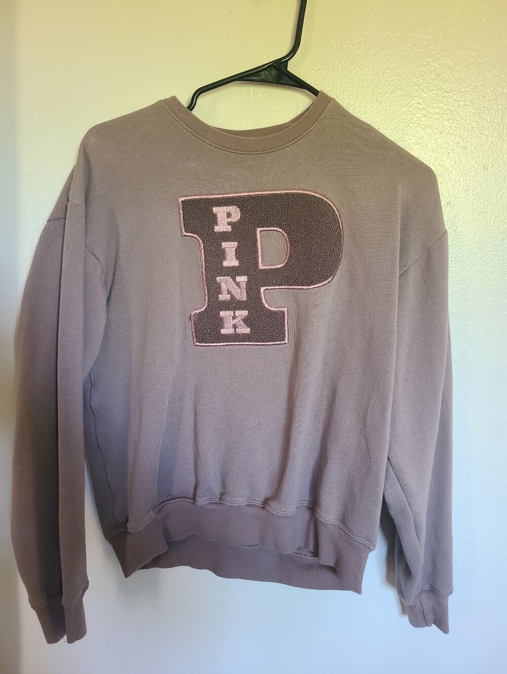PINK Victoria's Secret Crewneck Sweater with Appliqué P Logo - Mauve